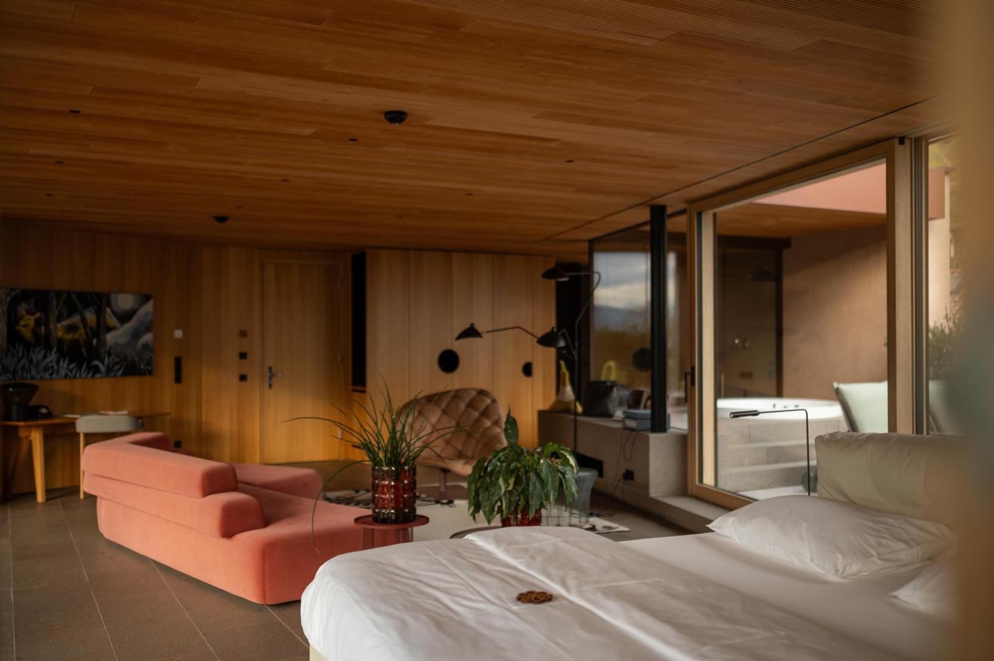 Hotel Muchele Postal / Burgstall Bagian luar foto